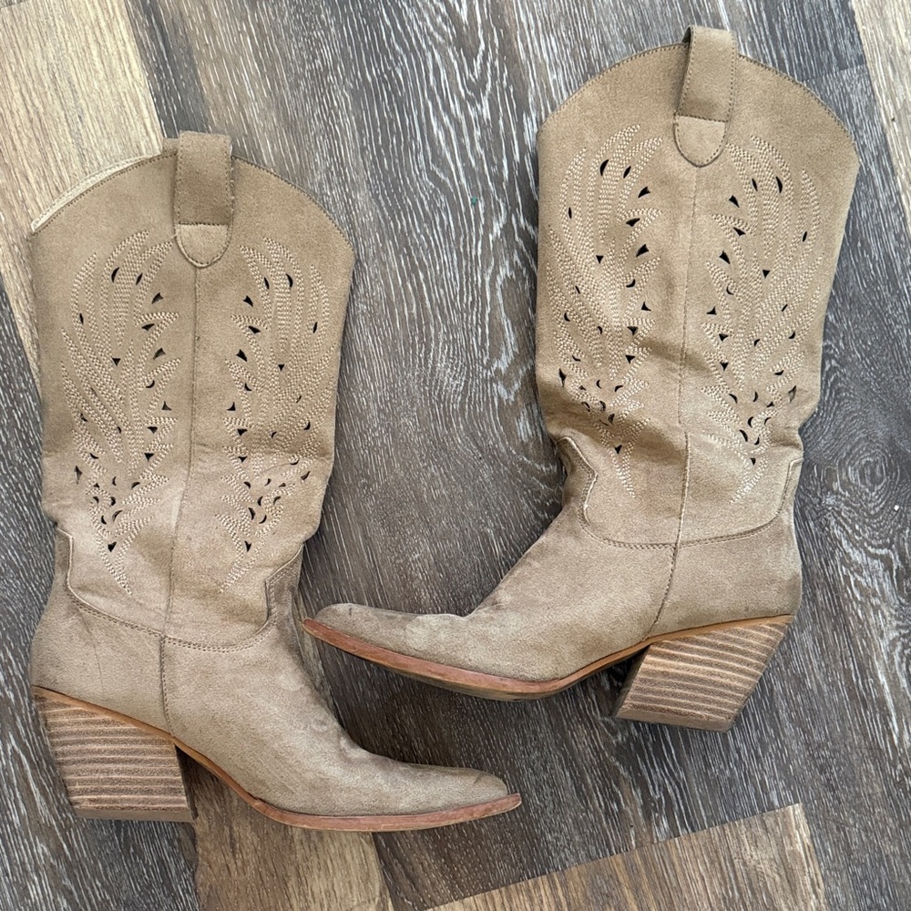 Tan Western Cowgirl Boots